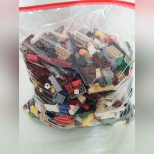 Lego 5.2 Pound Bag of Parts and Minifigure Pieces